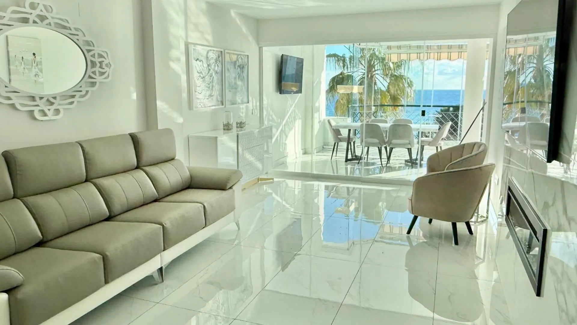 Mi Capricho B12 -Luxury Beachfront Apartment- Costa Del Sol Sitio de Calahonda