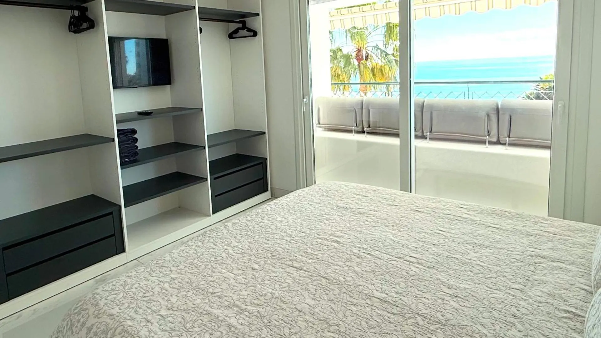 Mi Capricho B12 -Luxury Beachfront Apartment- Costa Del Sol Sitio de Calahonda Apartment
