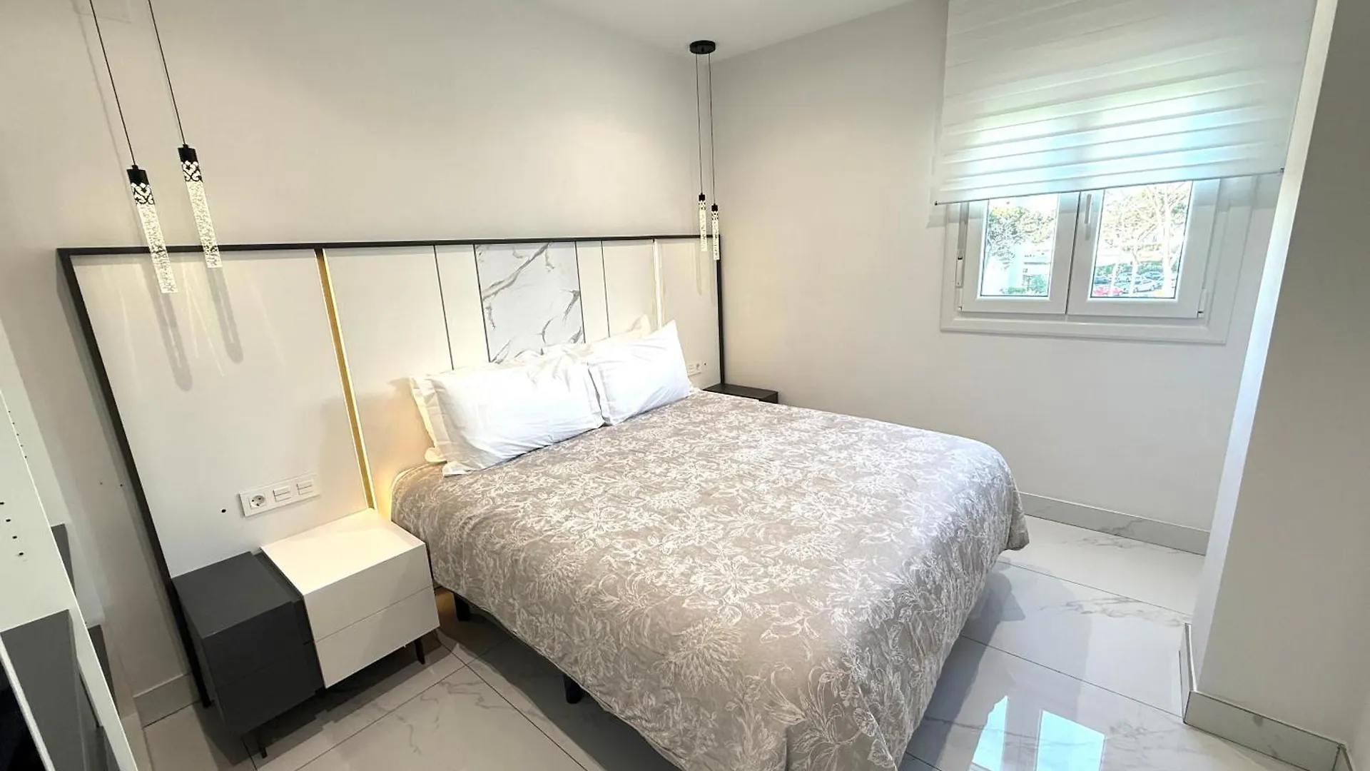 Mi Capricho B12 -Luxury Beachfront Apartment- Costa Del Sol Sitio de Calahonda