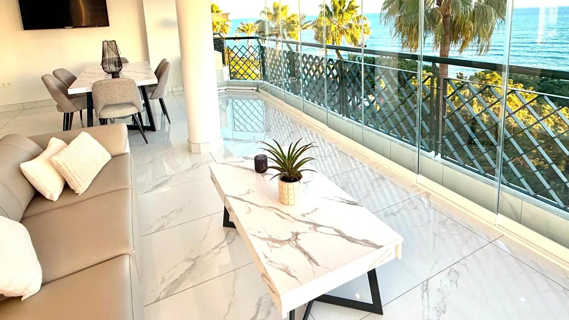 Mi Capricho B12 -Luxury Beachfront Apartment- Costa Del Sol Sitio de Calahonda